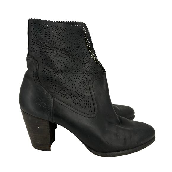 UGG Thames Ankle Boots Size 11 Black Perforated Leather Boots Block Heel - Picture 2 of 13